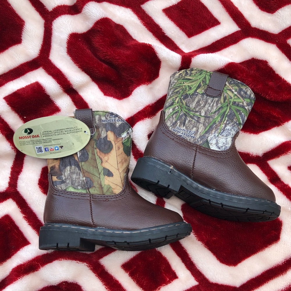 NWT Mossy Oak Boy Boots
